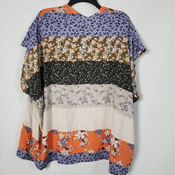 Mystree Medium/Large Floral Open Front Cover Top - Picture 4 of 9